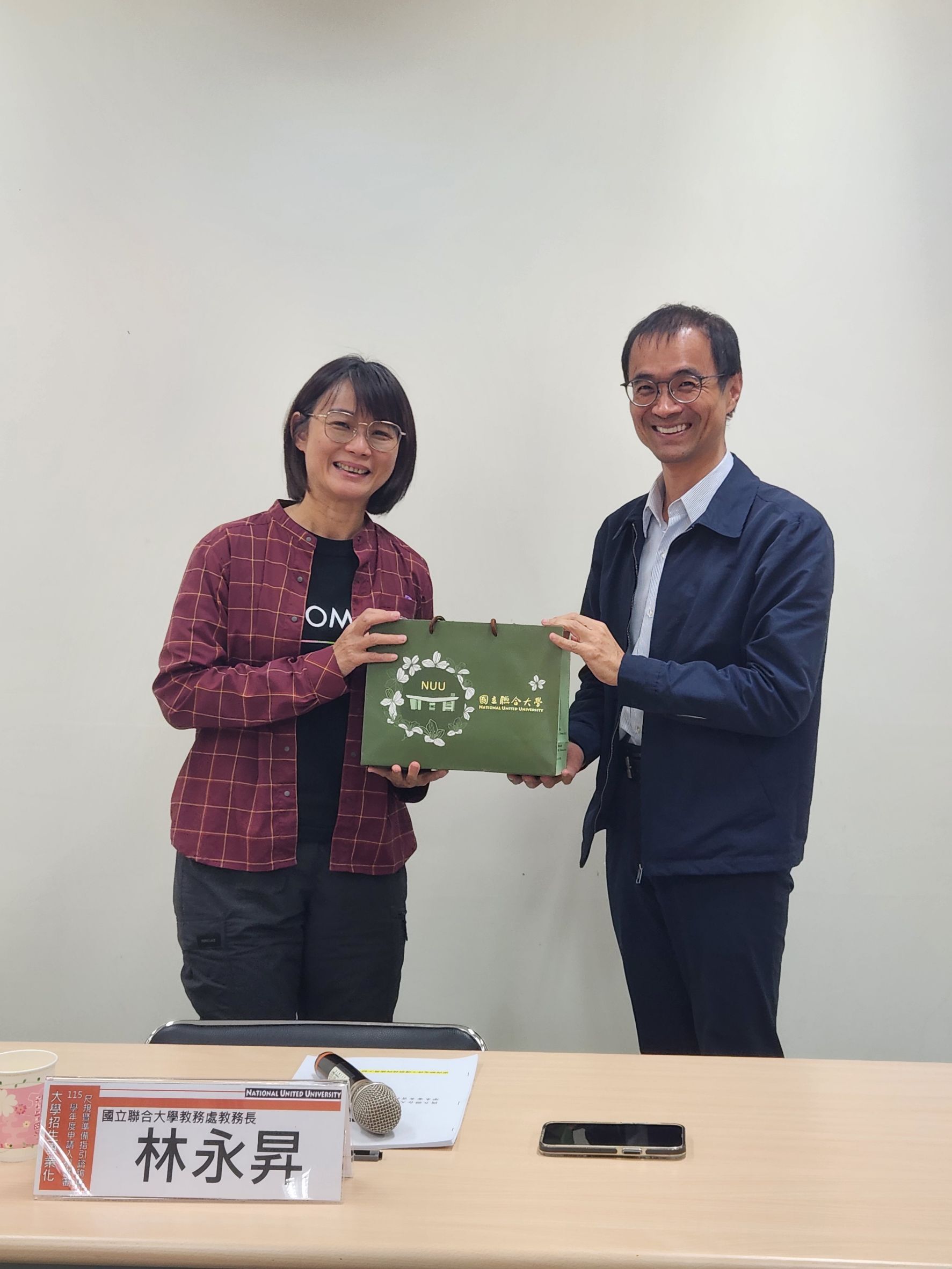 與諮詢專家合照