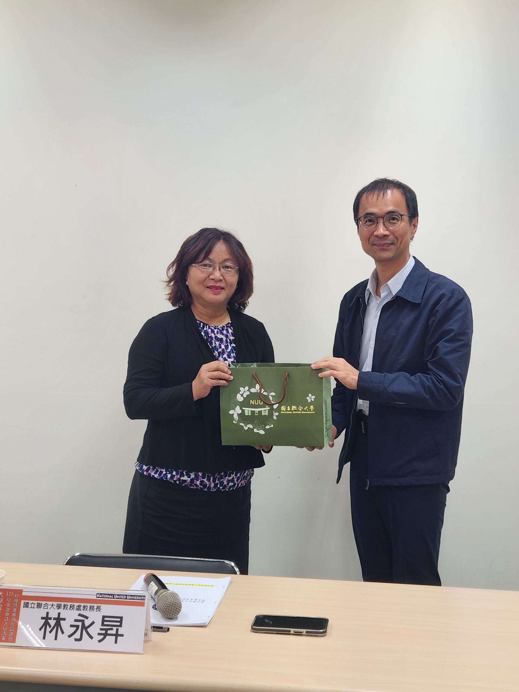 與諮詢專家合照